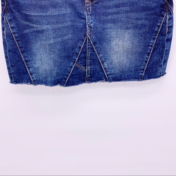 Blank NYC Unfaithful Denim Mini Skirt Size 26 - Picture 3 of 8